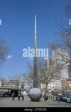 Pendelobelisk, Joachimsthaler Platz, Kurfürstendamm, Charlottenburg, Charlottenburg-Wilmersdorf, Berlin, Deutschland *** Lokalunterschrift ***, Berlin, Deutschland *** Pendelobelisk, Joachimsthaler Platz, Kurfürstendamm, Charlottenburg, Charlottenburg Wilmersdorf, Berlin, Deutschland Lokalunterschrift, Berlin, Deutschland Credit: Imago/Alamy Live News Stockfoto