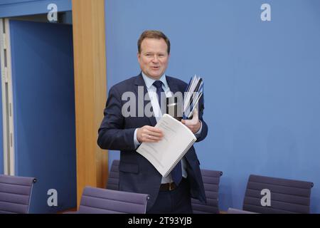 Frank Schwabe, der Beauftragte der Bundesregierung für Religions- und Weltanschauungsfreiheit, Deutschland, Berlin, Bundespressekonferenz, Thema: 3. Bericht der Bundesregierung zur weltweiten Lage der Religions- und Weltanschauungsfreiheit *** Frank Schwabe, Beauftragter der Bundesregierung für Religions- und Weltanschauungsfreiheit, Deutschland, Berlin, Bundespressekonferenz, Thema 3 Bericht der Bundesregierung zur globalen Lage der Religions- und Weltanschauungsfreiheit Stockfoto