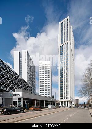 Neue Studentenunterkünfte im Kontext. Altus House, Leeds, Großbritannien. Architekt: O'Connell East Architects, 2022. Stockfoto