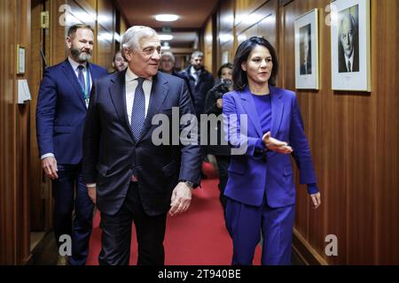 R-L Annalena Baerbock, Bundesaussenministerin, trifft Antonio Tajani, Aussenminister von Italien, zum gespraech im Auswaertigen Amt in Berlin, 22.11.2023. Berlin Deutschland *** R L Annalena Baerbock, Bundesaußenministerin, trifft sich mit Antonio Tajani, Außenminister Italiens, zu Gesprächen im Auswärtigen Amt in Berlin, 22 11 2023 Berlin Deutschland Copyright: XJaninexSchmitz/photothek.dex Credit: Imago/Alamy Live News Stockfoto