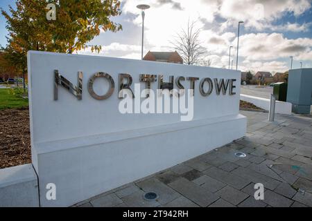 Das Bild vom 20. November 2023 zeigt eine allgemeine Ansicht von Northstowe in Cambridgeshire, Englands größter Neustadt. Englands größte Neustadt hat es noch Stockfoto