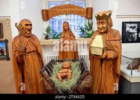 Jubiläumsausstellung von Krippen im Klementinum, die nur einmal alle 100 Jahre stattfindet, in Prag, Tschechische Republik, 22. November 2023. Die Ausstellung findet in Klementinum statt, wo 1562 die erste Krippe in den tschechischen Ländern entstand und 1923 die Jubilee Manger Scene Exhibition organisiert wurde. Eine repräsentative Ausstellung zeigt die Werke der besten zeitgenössischen Schöpfer von Krippen in der Tschechischen Republik und ist der tschechische Teil der weltweiten Feier des 800. Jahrestages der ersten Krippe von St. Franziskus von Assisi in Greccio in Stockfoto