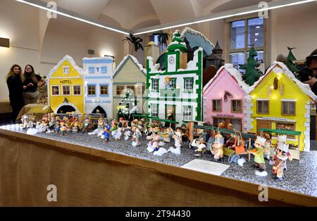 Jubiläumsausstellung von Krippen im Klementinum, die nur einmal alle 100 Jahre stattfindet, in Prag, Tschechische Republik, 22. November 2023. Die Ausstellung findet in Klementinum statt, wo 1562 die erste Krippe in den tschechischen Ländern entstand und 1923 die Jubilee Manger Scene Exhibition organisiert wurde. Eine repräsentative Ausstellung zeigt die Werke der besten zeitgenössischen Schöpfer von Krippen in der Tschechischen Republik und ist der tschechische Teil der weltweiten Feier des 800. Jahrestages der ersten Krippe von St. Franziskus von Assisi in Greccio in Stockfoto