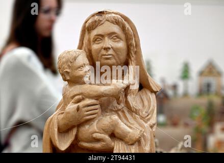 Jubiläumsausstellung von Krippen im Klementinum, die nur einmal alle 100 Jahre stattfindet, in Prag, Tschechische Republik, 22. November 2023. Die Ausstellung findet in Klementinum statt, wo 1562 die erste Krippe in den tschechischen Ländern entstand und 1923 die Jubilee Manger Scene Exhibition organisiert wurde. Eine repräsentative Ausstellung zeigt die Werke der besten zeitgenössischen Schöpfer von Krippen in der Tschechischen Republik und ist der tschechische Teil der weltweiten Feier des 800. Jahrestages der ersten Krippe von St. Franziskus von Assisi in Greccio in Stockfoto