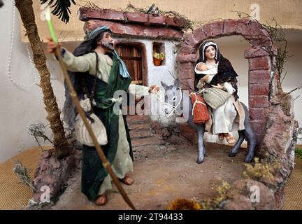 Jubiläumsausstellung von Krippen im Klementinum, die nur einmal alle 100 Jahre stattfindet, in Prag, Tschechische Republik, 22. November 2023. Die Ausstellung findet in Klementinum statt, wo 1562 die erste Krippe in den tschechischen Ländern entstand und 1923 die Jubilee Manger Scene Exhibition organisiert wurde. Eine repräsentative Ausstellung zeigt die Werke der besten zeitgenössischen Schöpfer von Krippen in der Tschechischen Republik und ist der tschechische Teil der weltweiten Feier des 800. Jahrestages der ersten Krippe von St. Franziskus von Assisi in Greccio in Stockfoto