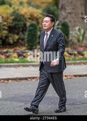 London, Großbritannien. November 2023. Yoon Suk Yeol, Präsident von Südkorea, kommt in der Downing Street zu einem Treffen mit Premierminister Rishi Sunak Credit: Phil Robinson/Alamy Live News Stockfoto