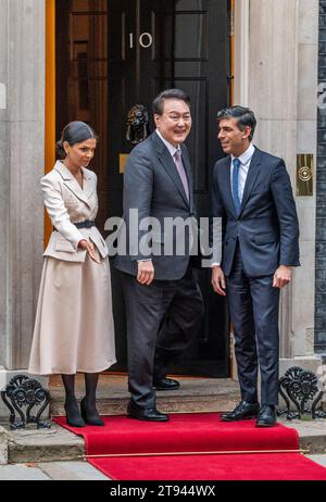 London, Großbritannien. November 2023. Yoon Suk Yeol, Präsident von Südkorea, kommt in der Downing Street zu einem Treffen mit Premierminister Rishi Sunak Credit: Phil Robinson/Alamy Live News Stockfoto