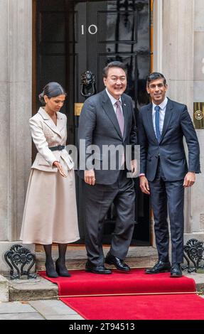 London, Großbritannien. November 2023. Yoon Suk Yeol, Präsident von Südkorea, kommt in der Downing Street zu einem Treffen mit Premierminister Rishi Sunak Credit: Phil Robinson/Alamy Live News Stockfoto