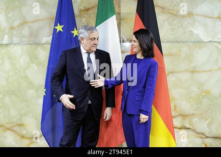 R-L Annalena Baerbock, Bundesaussenministerin, trifft Antonio Tajani, Aussenminister von Italien, zum gespraech im Auswaertigen Amt in Berlin, 22.11.2023. Berlin Deutschland *** R L Annalena Baerbock, Bundesaußenministerin, trifft sich mit Antonio Tajani, Außenminister Italiens, zu Gesprächen im Auswärtigen Amt in Berlin, 22 11 2023 Berlin Deutschland Copyright: XJaninexSchmitz/photothek.dex Stockfoto