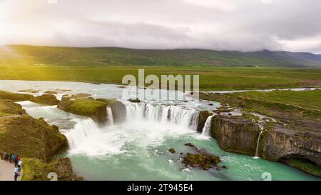 Luftaufnahme des Godafoss Wasserfalls am Skjalfandafljot River, Island. Stockfoto