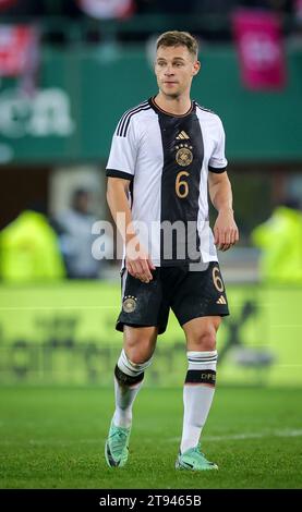 Wien, Österreich. November 2023. Fußball: Internationales Spiel, Österreich - Deutschland, Ernst-Happel-Stadion. Der deutsche Joshua Kimmich steht nach dem Spiel auf dem Spielfeld. Quelle: Christian Charisius/dpa/Alamy Live News Stockfoto