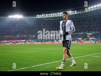 Wien, Österreich. November 2023. Fußball: Internationales Spiel, Österreich - Deutschland, Ernst-Happel-Stadion. Der deutsche Kai Havertz geht nach seiner Ersetzung auf die Bank. Quelle: Christian Charisius/dpa/Alamy Live News Stockfoto