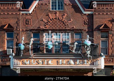 Außenansicht der Tarrytown Music Hall, ca. 1885. Stockfoto