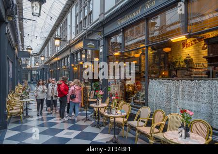 Barker Tea House in der High Street Arcade, Cardiff, Wales, Großbritannien Stockfoto