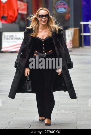 London, Großbritannien. November 2023. Amanda Holden wurde in den Global Radio Studios in London gesehen. Quelle: SOPA Images Limited/Alamy Live News Stockfoto