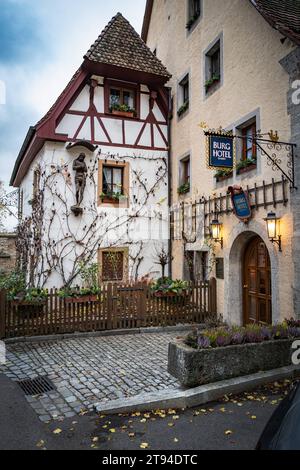 Rothenburg ob der Tauber, Region Franken, Bundesland Bayern Stadtszenerie Burg-Hotel - 22.11.2023 Bayern *** Rothenburg ob der Tauber, Region Franken, Bayern Stadtbild Schloss Hotel 22 11 2023 Bayern Credit: Imago/Alamy Live News Stockfoto