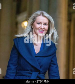 London, England, Großbritannien. November 2023. Minister ohne Portfolio (Kabinettsbüro) ESTHER MCVEY wird in der Downing Street als Kabinettssitzung gesehen. (Kreditbild: © Tayfun Salci/ZUMA Press Wire) NUR REDAKTIONELLE VERWENDUNG! Nicht für kommerzielle ZWECKE! Stockfoto