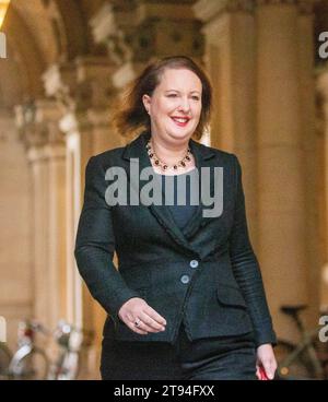 London, England, Großbritannien. November 2023. Generalstaatsanwalt VICTORIA PRENTIS wird in der Downing Street bei Kabinettssitzungen gesehen. (Kreditbild: © Tayfun Salci/ZUMA Press Wire) NUR REDAKTIONELLE VERWENDUNG! Nicht für kommerzielle ZWECKE! Stockfoto