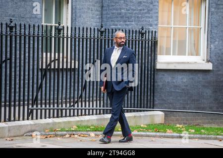London, England, Großbritannien. November 2023. Innenminister JAMES wird in der Downing Street als Kabinettssitzung gesehen. (Kreditbild: © Tayfun Salci/ZUMA Press Wire) NUR REDAKTIONELLE VERWENDUNG! Nicht für kommerzielle ZWECKE! Stockfoto
