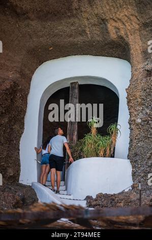 Das Lagomar Museum, auch bekannt als Omar Sharif's House, ein einzigartiges ehemaliges Haus mit natürlichen Lavahöhlen, heute ein Restaurant, eine Bar und eine Kunstgalerie in Lan Stockfoto