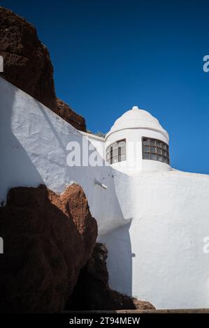 Das Lagomar Museum, auch bekannt als Omar Sharif's House, ein einzigartiges ehemaliges Haus mit natürlichen Lavahöhlen, heute ein Restaurant, eine Bar und eine Kunstgalerie in Lan Stockfoto