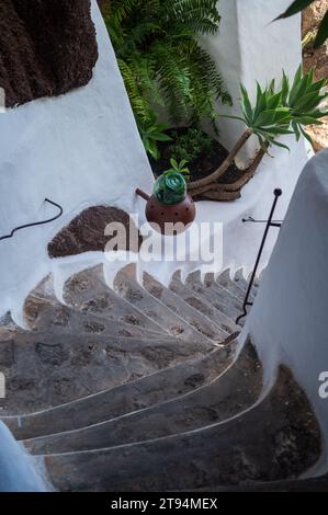 Das Lagomar Museum, auch bekannt als Omar Sharif's House, ein einzigartiges ehemaliges Haus mit natürlichen Lavahöhlen, heute ein Restaurant, eine Bar und eine Kunstgalerie in Lan Stockfoto