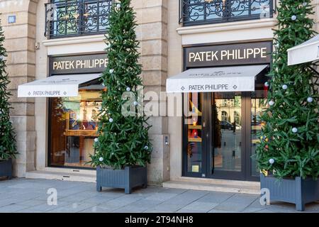 Außenansicht der Boutique Patek Philippe am Place Vendôme in Paris. Patek Philippe ist ein Schweizer Unternehmen, das sich auf Luxusuhrmacherei spezialisiert hat Stockfoto