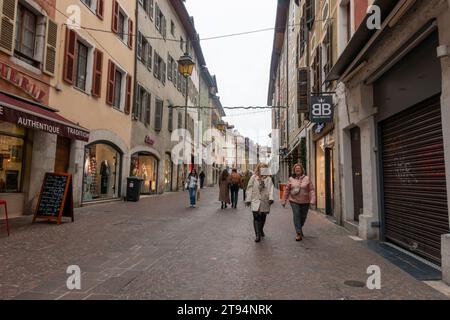 Shopping in annecy frankreich Stockfoto