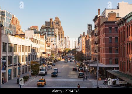 West 14th Street fotografiert von der High Line, New York City, Vereinigte Staaten von Amerika. Stockfoto