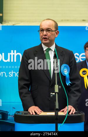 Der konservative Kandidat James Duddridge Parlamentsabgeordnete bei der Wahl 2019 für den Wahlkreis Rochford & Southend East. Siegerrede Stockfoto