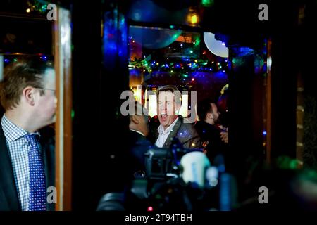 SCHEVENINGEN - Martin Bosma (PVV) jubelt nach der ersten Wahlabstimmung im Repräsentantenhaus. ANP REMKO DE WAAL niederlande raus - belgien raus Stockfoto