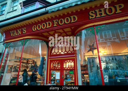 Van's Good Food Shop, Middleton Street, Llandrindod Wells, Wales. Stockfoto