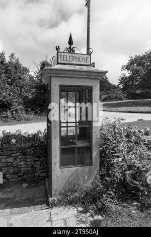 Der Telefonkiosk K1 im Dorf Tyneham in Dorset Stockfoto