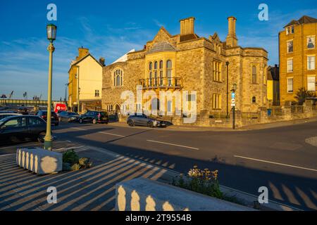 Die Treuhandbüros der Rochester Bridge auf der Esplanade Rochester Kent. Stockfoto