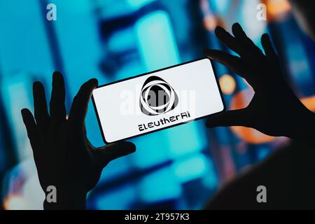 Brasilien. November 2023. In dieser Abbildung wird das Eleuther AI-Logo auf einem Smartphone-Bildschirm angezeigt. (Credit Image: © Rafael Henrique/SOPA Images via ZUMA Press Wire) NUR REDAKTIONELLE VERWENDUNG! Nicht für kommerzielle ZWECKE! Stockfoto