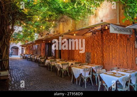 Romantische Straßenszene aus Trastevere Rom Italien Stockfoto