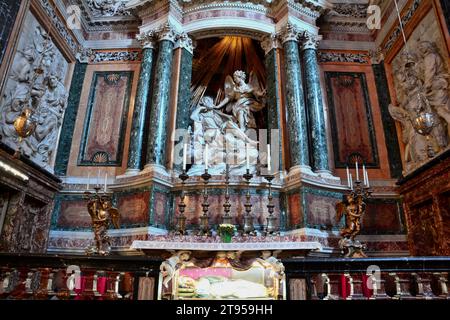 Der Traum von St. Joseph von Domenico Guidi in der Kirche Santa Maria della Vittoria, Rom Italien. Stockfoto