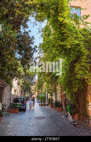 Romantische Straßenszene aus Rom, Italien Stockfoto