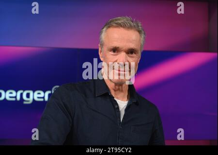 Der Schauspieler Hannes Jaenicke zu Gast in der ARD Talkshow Maischberger *** Schauspieler Hannes Jaenicke als Gast in der ARD Talkshow Maischberger Credit: Imago/Alamy Live News Stockfoto