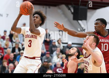 22. November 2023: Colgate Raiders Guard Jalen Cox (3) fährt in der zweiten Halbzeit am 22. November 2023 am Cotterell Court in Hamilton, NY, für einen Schuss gegen die Harvard Crimson. Rich Barnes/CSM Stockfoto