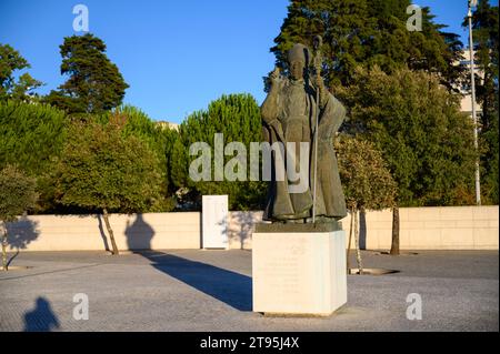 Statue von Dom José Alves Correia da Silva, Bischof von Leiria von 1920 bis zu seinem Tod 1957. Stockfoto