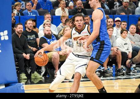 Orlando, Florida, USA, 22. November 2023, Denver Nuggets Forward Aaron Gordon #50 schiebt sich im Amway Center nach vorne. (Foto: Marty Jean-Louis/Alamy Live News Stockfoto