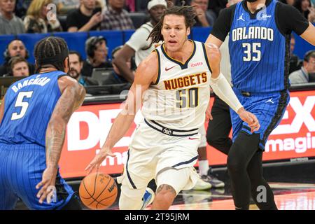 Orlando, Florida, USA, 22. November 2023, Denver Nuggets Forward Aaron Gordon #50 schiebt sich im Amway Center nach vorne. (Foto: Marty Jean-Louis/Alamy Live News Stockfoto