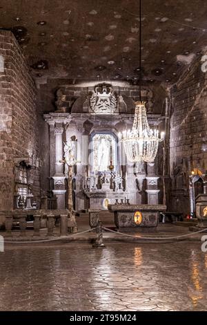 Wieliczka, Polen, 16. Juli 2023: Kapelle im Haupthalle im Salzbergwerk Wieliczka. Stockfoto