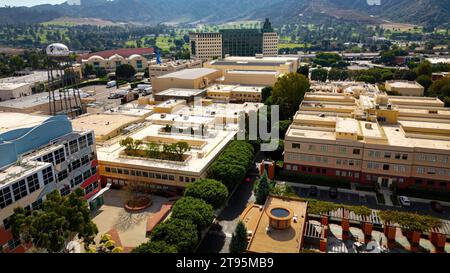 Walt Disney Company in Burbank - die berühmten Walt Disney Studios von oben - Los Angeles Drone Filmmaterial - LOS ANGELES, USA - 5. NOVEMBER 2023 Stockfoto