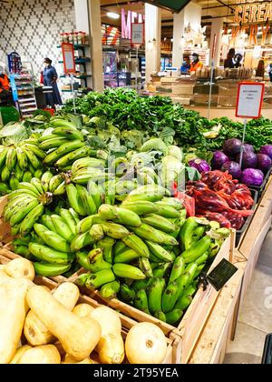 Nairobi, Kenia, 01-Januar-2021 - Blick auf die riesige Auswahl an frischen Produkten in einem Nairobi Supermarkt Stockfoto