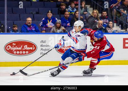 Rochester, New York, USA. November 2023. Rochester Amerikaner Stürmer Jiri Kulich (25) Skates in der zweiten Periode gegen die Laval Rocket. Die Rochester Americans veranstalteten die Laval Rocket in einem Spiel der American Hockey League in der Blue Cross Arena in Rochester, New York. (Jonathan Tenca/CSM). Quelle: csm/Alamy Live News Stockfoto