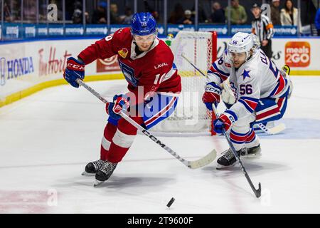 Rochester, New York, USA. November 2023. Laval Rocket Stürmer Brandon Gignac (10) Skates in der ersten Periode gegen die Rochester Americans. Die Rochester Americans veranstalteten die Laval Rocket in einem Spiel der American Hockey League in der Blue Cross Arena in Rochester, New York. (Jonathan Tenca/CSM). Quelle: csm/Alamy Live News Stockfoto