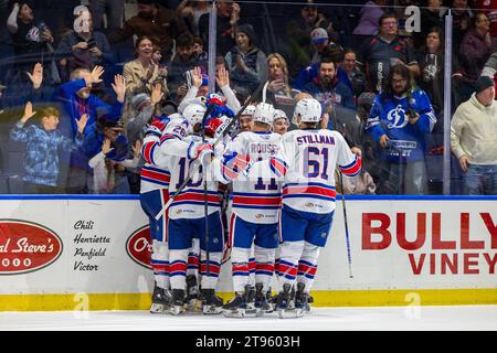 Rochester, New York, USA. November 2023. Rochester American Spieler feiern ein Tor in Überstunden gegen die Laval Rocket. Die Rochester Americans veranstalteten die Laval Rocket in einem Spiel der American Hockey League in der Blue Cross Arena in Rochester, New York. (Jonathan Tenca/CSM). Quelle: csm/Alamy Live News Stockfoto