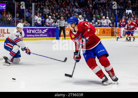 Rochester, New York, USA. November 2023. Laval Rocket Stürmer Nathan LaGare (17) skatet in der dritten Periode gegen die Rochester Americans. Die Rochester Americans veranstalteten die Laval Rocket in einem Spiel der American Hockey League in der Blue Cross Arena in Rochester, New York. (Jonathan Tenca/CSM). Quelle: csm/Alamy Live News Stockfoto